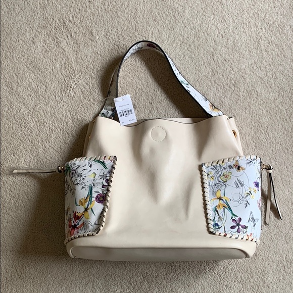 NEW WITH TAG Cream Bucket Bag with floral accents FROM Cracker Barrel - Picture 2 of 11